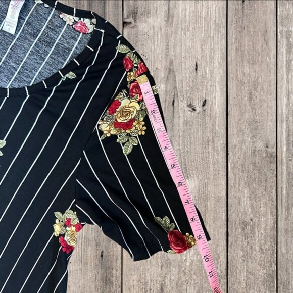 LuLaRoe Perfect Tee White Vertical Stripes Black w/ Red Green Gold Roses Size S - Picture 11 of 12